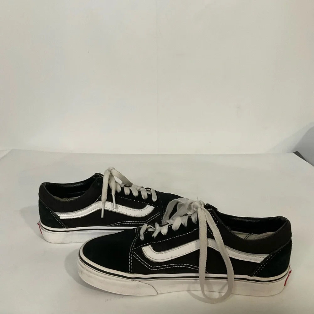 VANS Old Skool Black White Mens 5.5 Women’s 7 Lace-Up Sneakers; White Soles